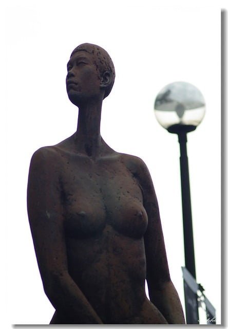 20071110-沉思的女人