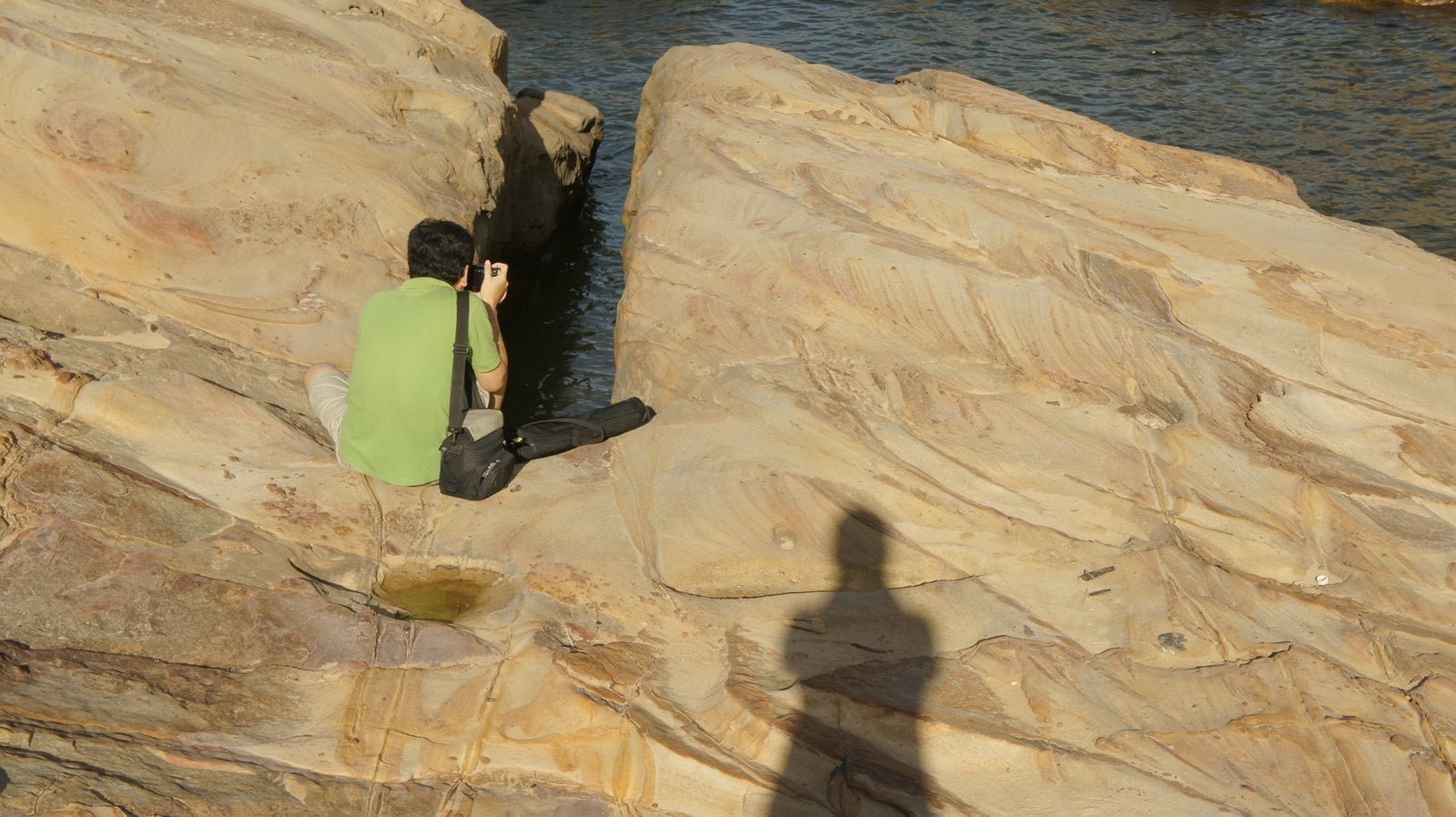 把孤單看成是裂縫